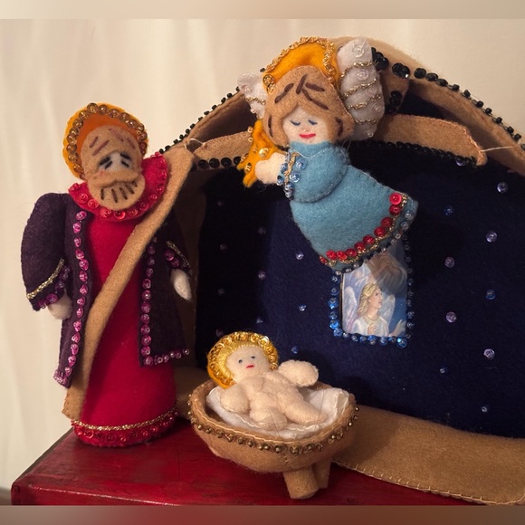 Bucilla Felt Nativity handmade - Picture 4 of 12